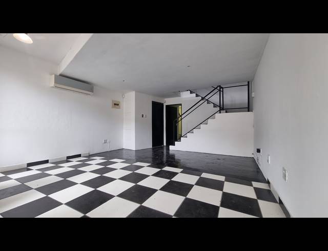 110M² RETAIL TO LET IN ESSENWOOD